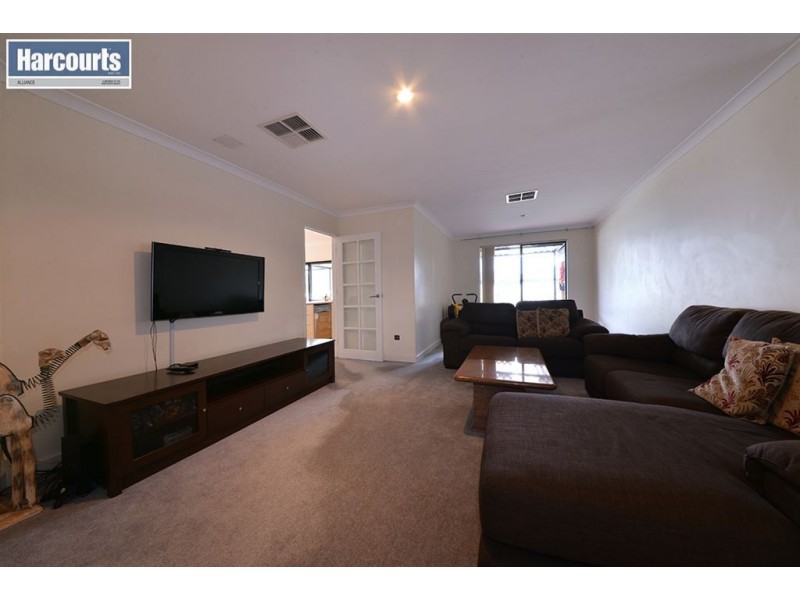 15 Monaltrie Loop, Carramar WA 6031