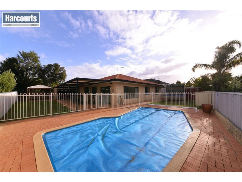 15 Monaltrie Loop, Carramar WA 6031