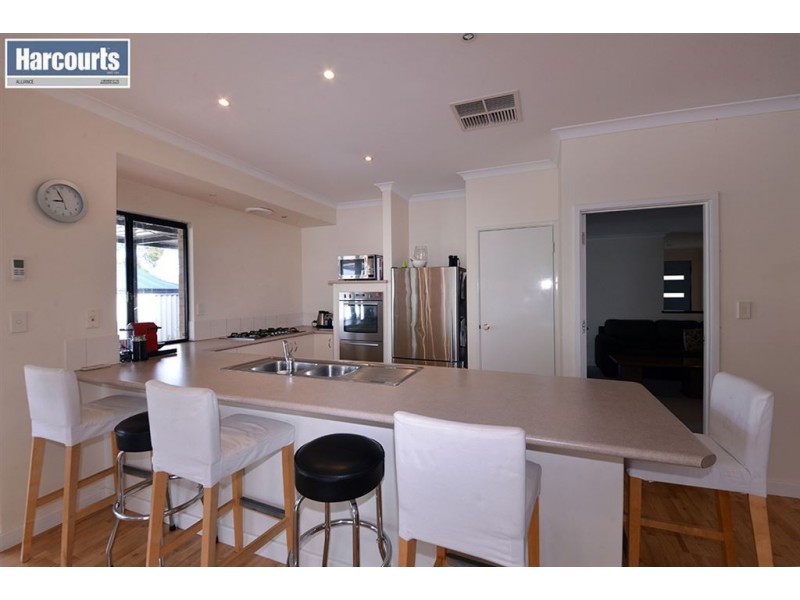 15 Monaltrie Loop, Carramar WA 6031
