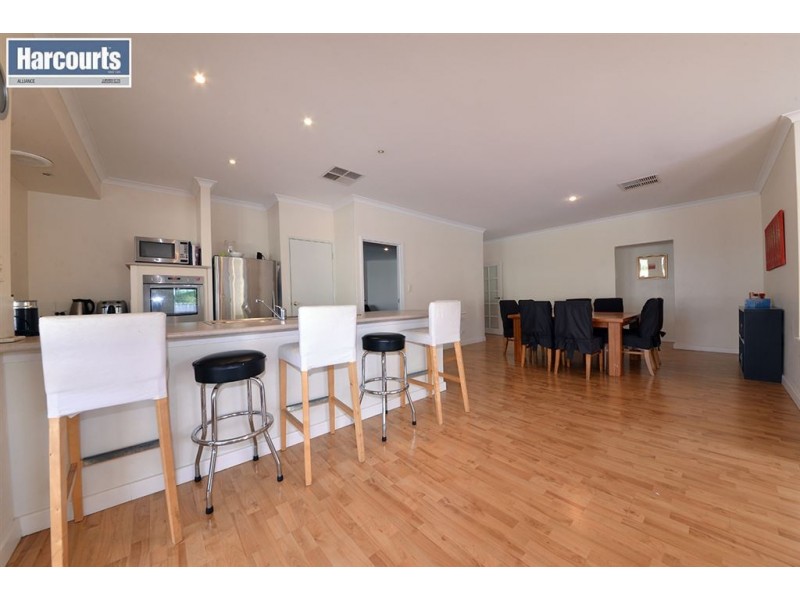15 Monaltrie Loop, Carramar WA 6031