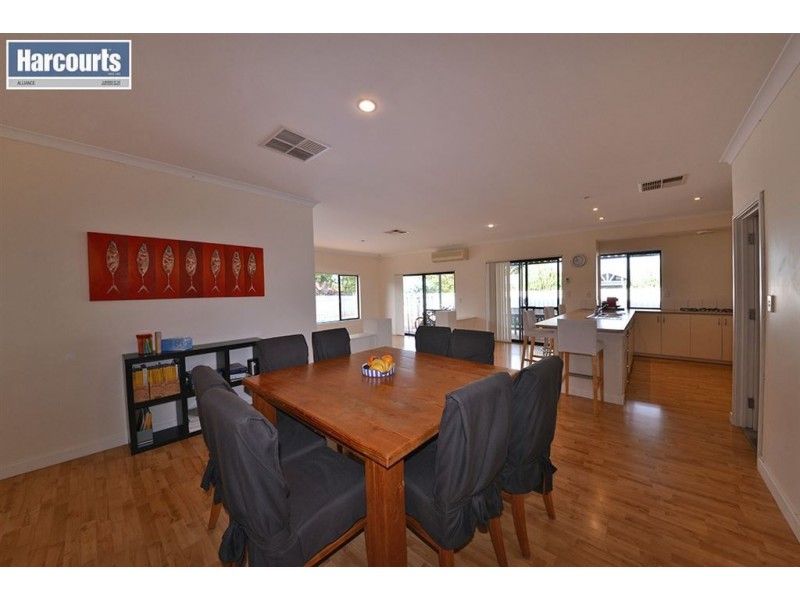 15 Monaltrie Loop, Carramar WA 6031