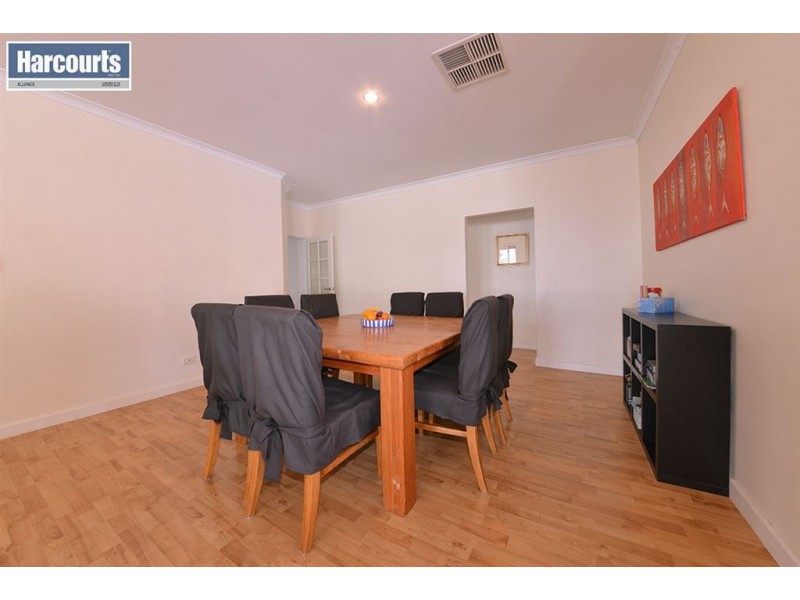 15 Monaltrie Loop, Carramar WA 6031
