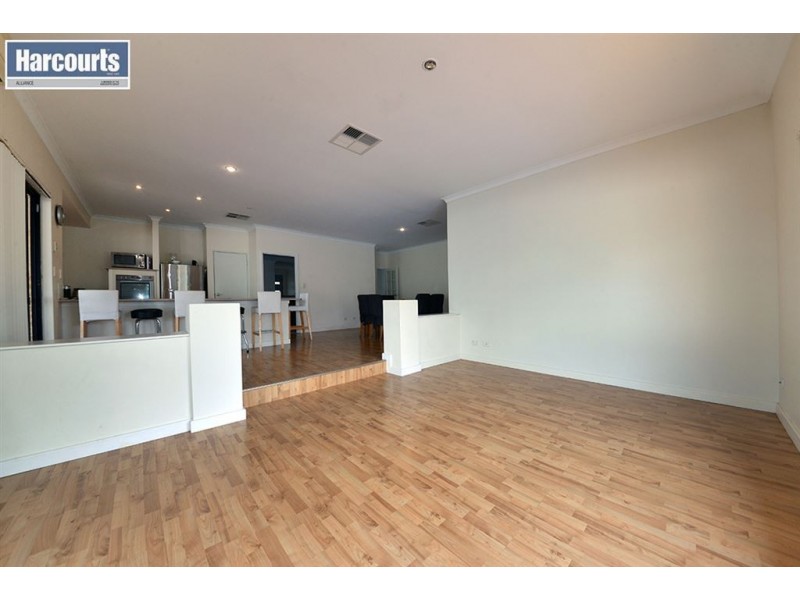15 Monaltrie Loop, Carramar WA 6031
