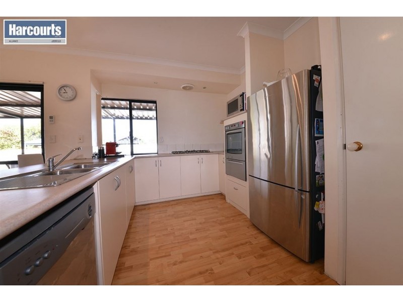 15 Monaltrie Loop, Carramar WA 6031