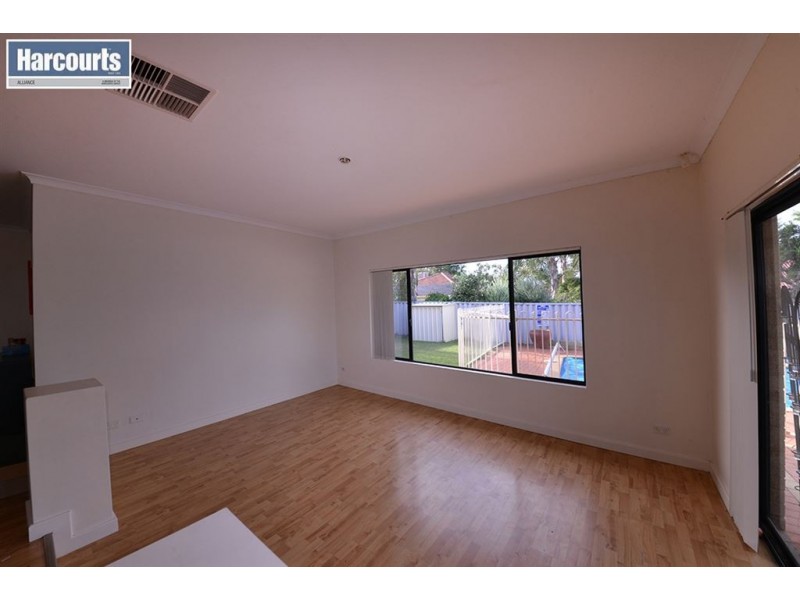 15 Monaltrie Loop, Carramar WA 6031