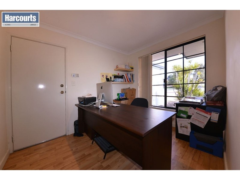 15 Monaltrie Loop, Carramar WA 6031