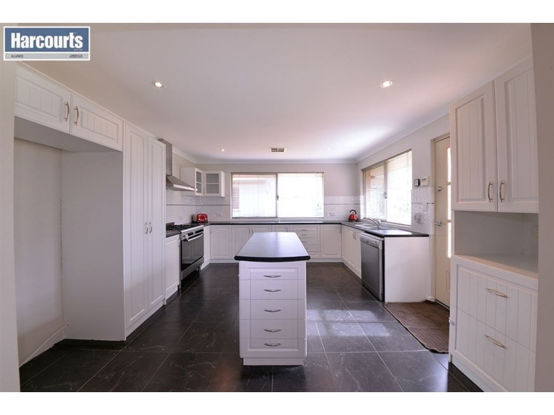 25 Manchester Drive, Hocking WA 6065