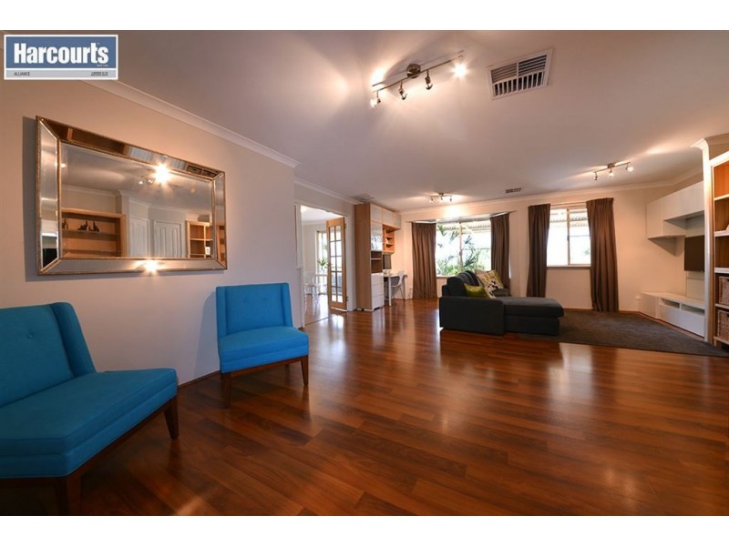 25 Manchester Drive, Hocking WA 6065