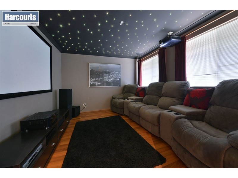 25 Manchester Drive, Hocking WA 6065