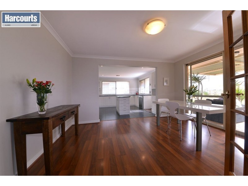 25 Manchester Drive, Hocking WA 6065