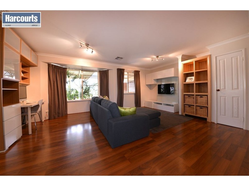 25 Manchester Drive, Hocking WA 6065