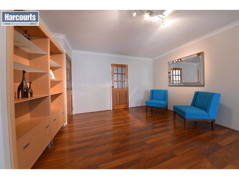 25 Manchester Drive, Hocking WA 6065