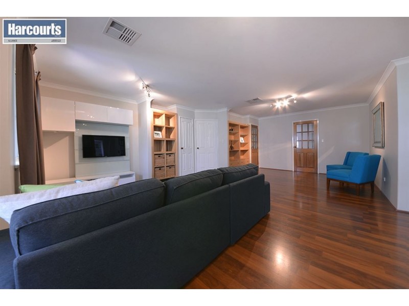 25 Manchester Drive, Hocking WA 6065