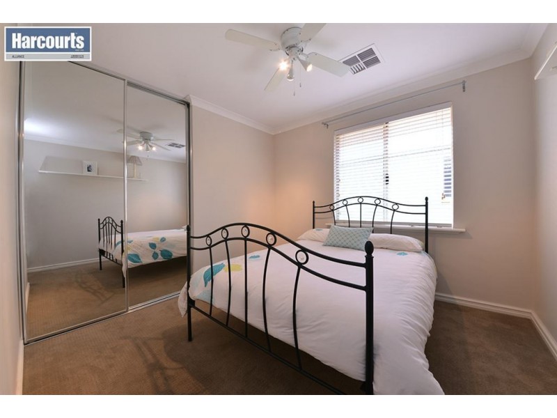 25 Manchester Drive, Hocking WA 6065