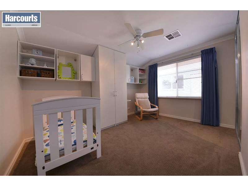 25 Manchester Drive, Hocking WA 6065