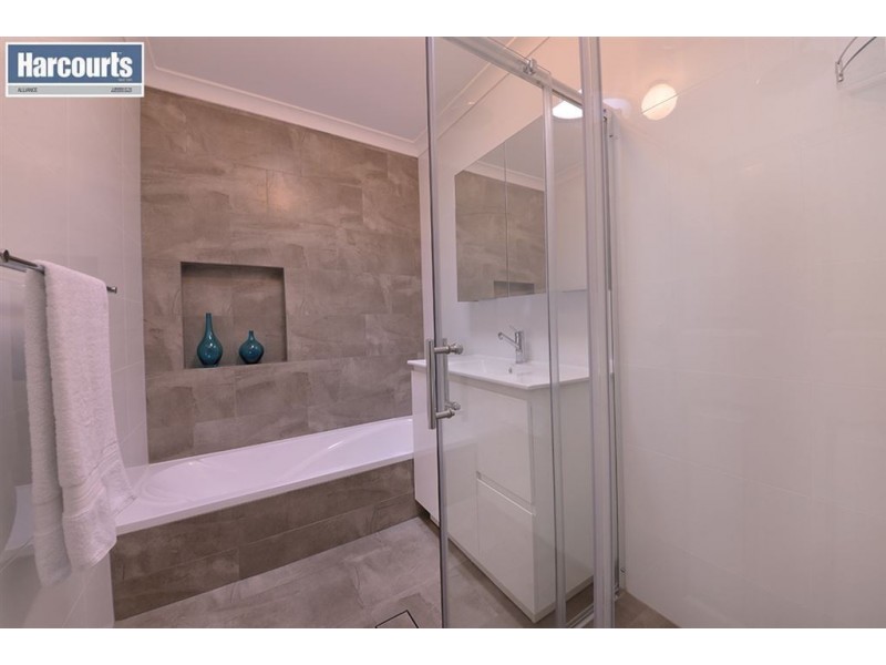 25 Manchester Drive, Hocking WA 6065