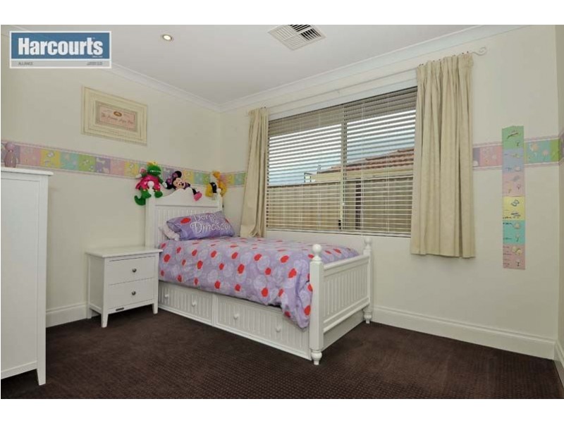 24 Roxburgh Circle, Kinross WA 6028