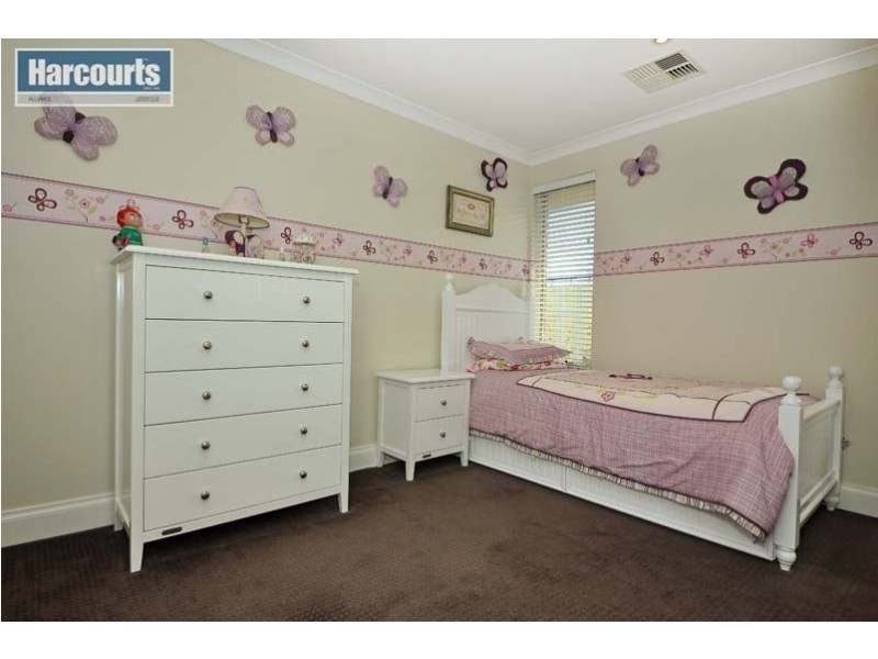 24 Roxburgh Circle, Kinross WA 6028