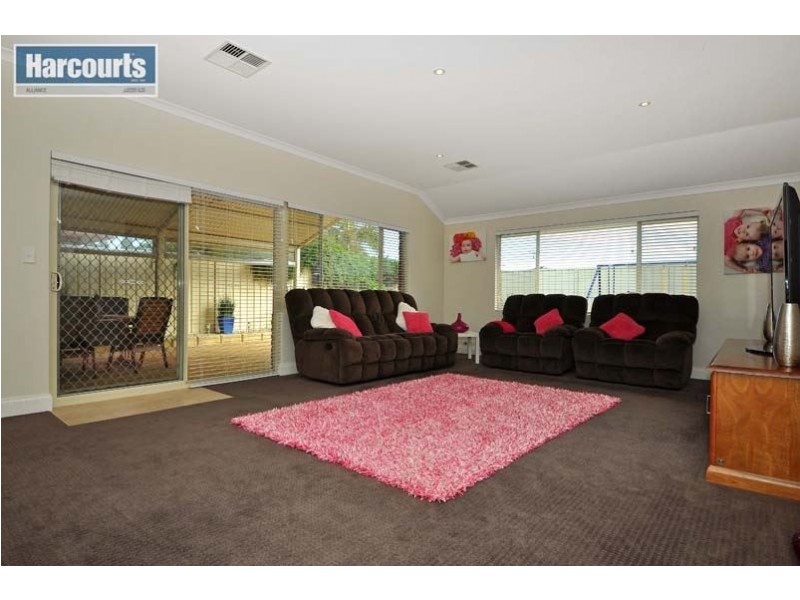 24 Roxburgh Circle, Kinross WA 6028