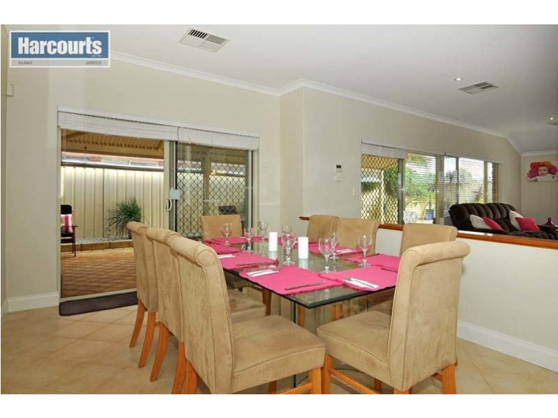 24 Roxburgh Circle, Kinross WA 6028