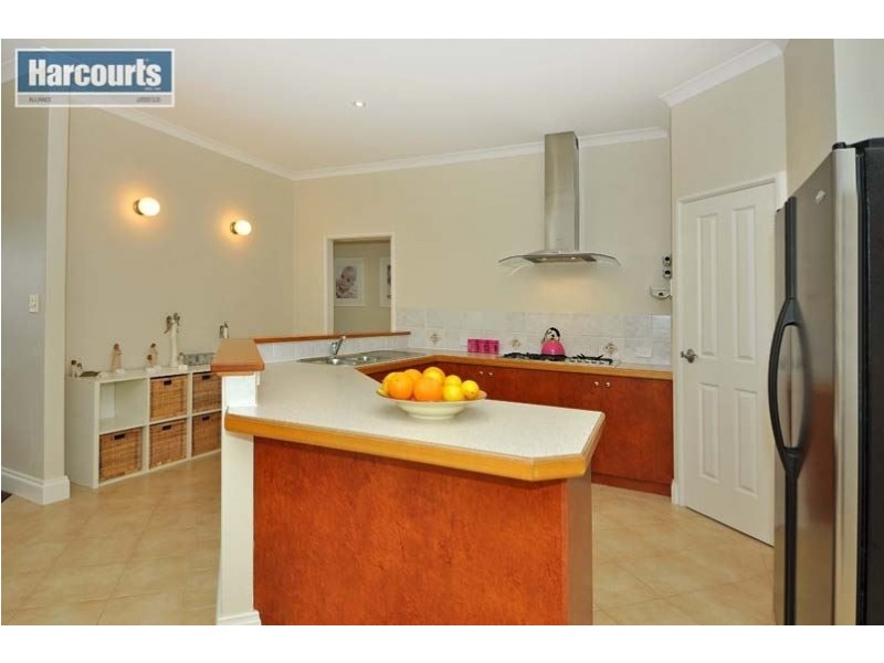 24 Roxburgh Circle, Kinross WA 6028