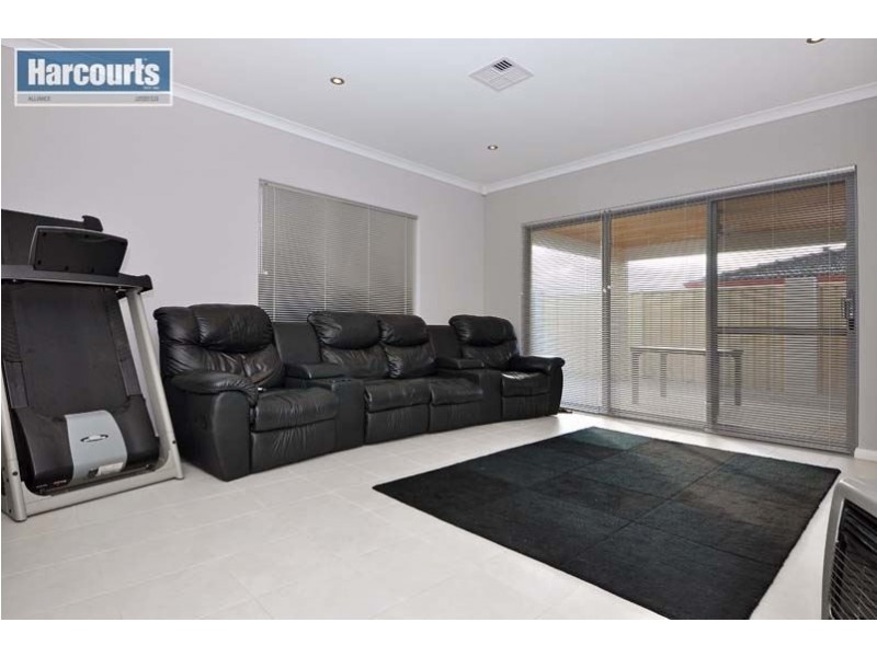 22 Cvitan Bend, Madeley WA 6065