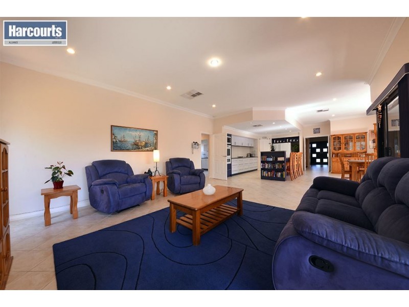 9 Carosa Road, Tapping WA 6065