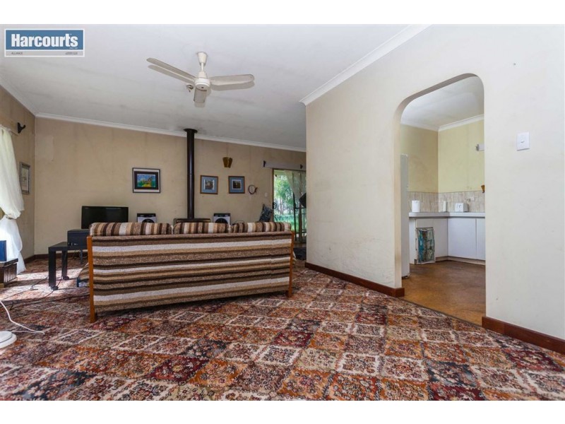 14 Trian Road, Carabooda WA 6033