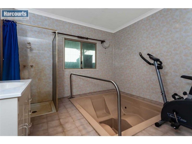 14 Trian Road, Carabooda WA 6033