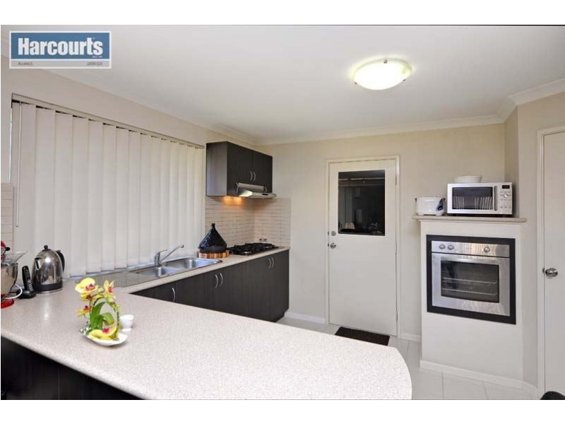 16 Giglia Drive, Sinagra WA 6065