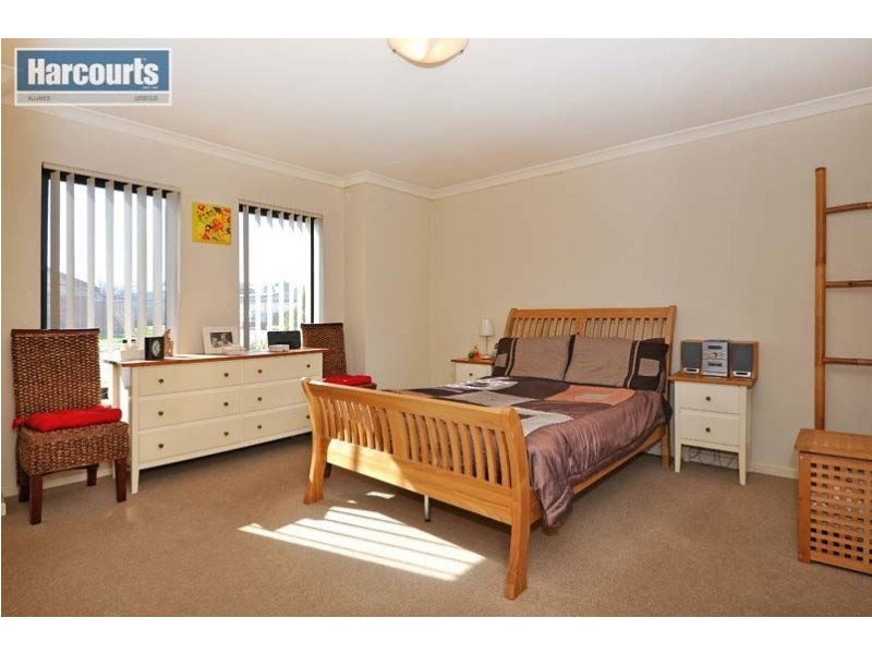 16 Giglia Drive, Sinagra WA 6065