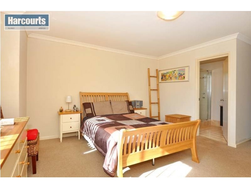 16 Giglia Drive, Sinagra WA 6065