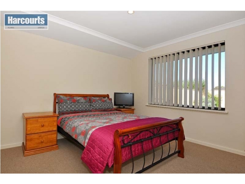 16 Giglia Drive, Sinagra WA 6065