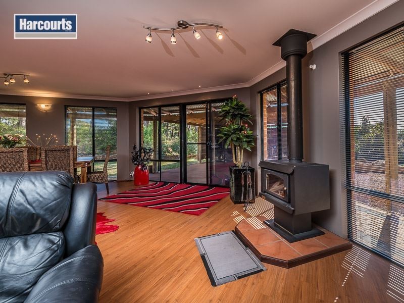 24 Honeypot Road, Lower Chittering WA 6084