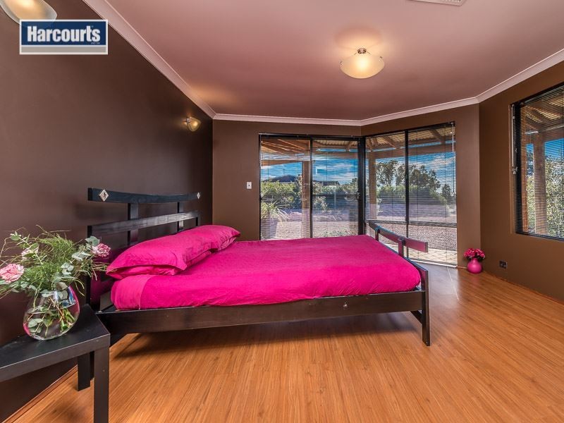 24 Honeypot Road, Lower Chittering WA 6084