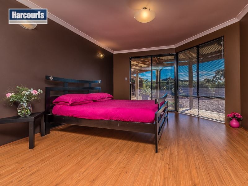 24 Honeypot Road, Lower Chittering WA 6084