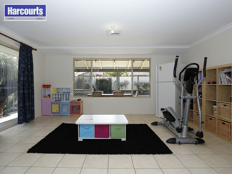 75 Kingsway, Madeley WA 6065