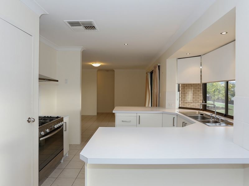 2 Lebeo Court, Heathridge WA 6027