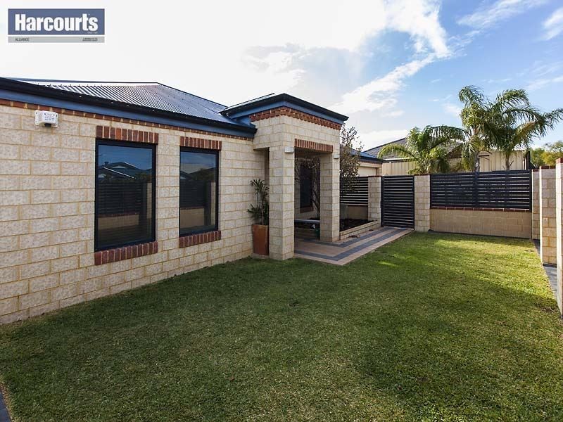 31 Tableland Way, Carramar WA 6031