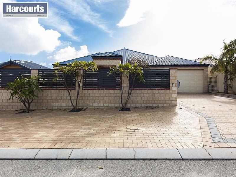 31 Tableland Way, Carramar WA 6031