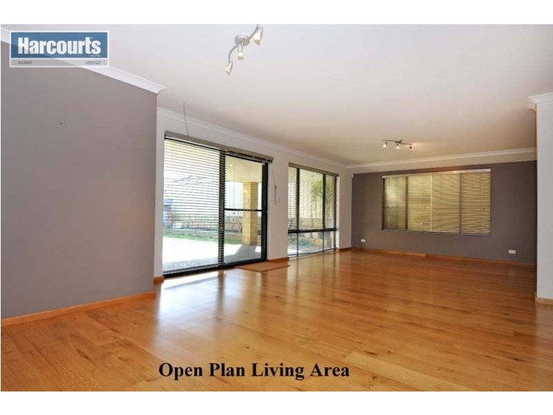 31 Tableland Way, Carramar WA 6031