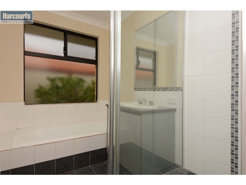 4 Otunic Way, Madeley WA 6065