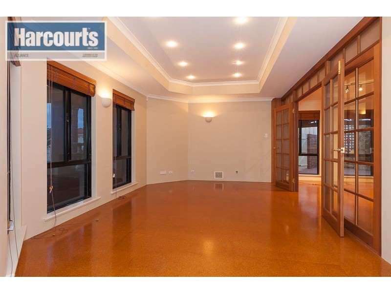 37 Meadowbrook Promenade, Currambine WA 6028