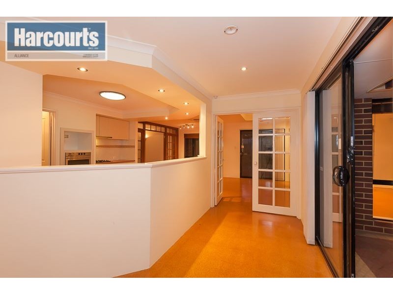 37 Meadowbrook Promenade, Currambine WA 6028