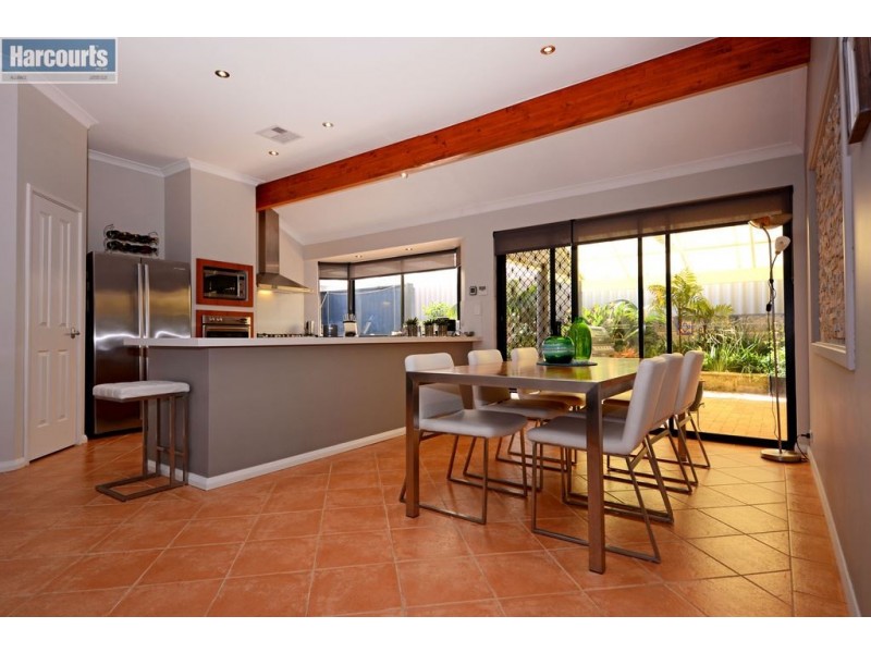 16 Galveston Loop, Iluka WA 6028