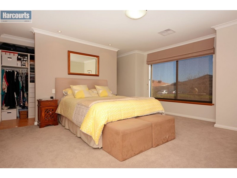 16 Galveston Loop, Iluka WA 6028