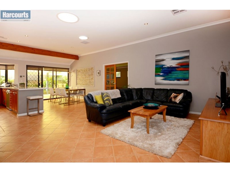 16 Galveston Loop, Iluka WA 6028