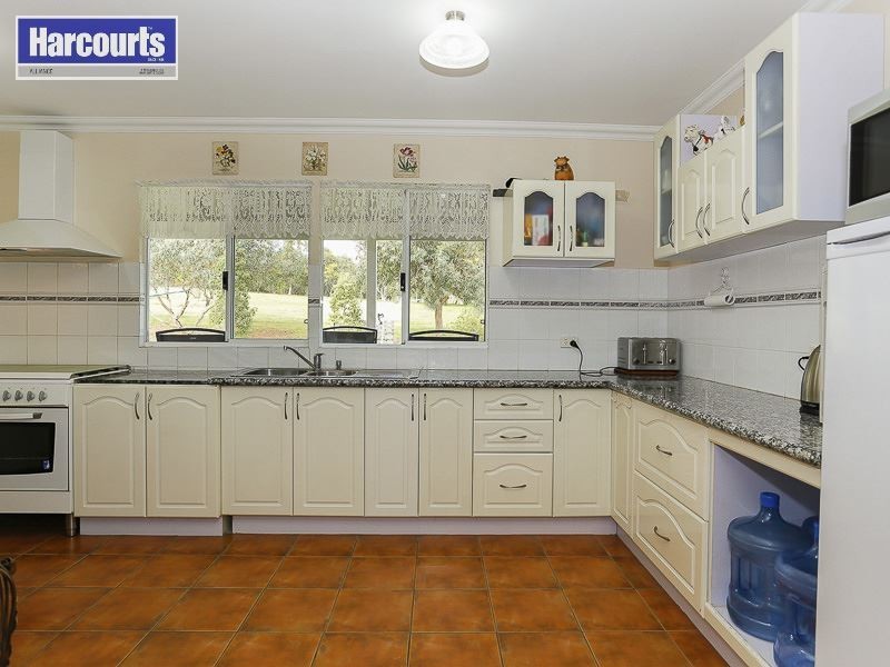 19 Sussex Bend, Lower Chittering WA 6084