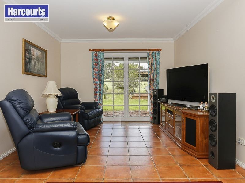 19 Sussex Bend, Lower Chittering WA 6084