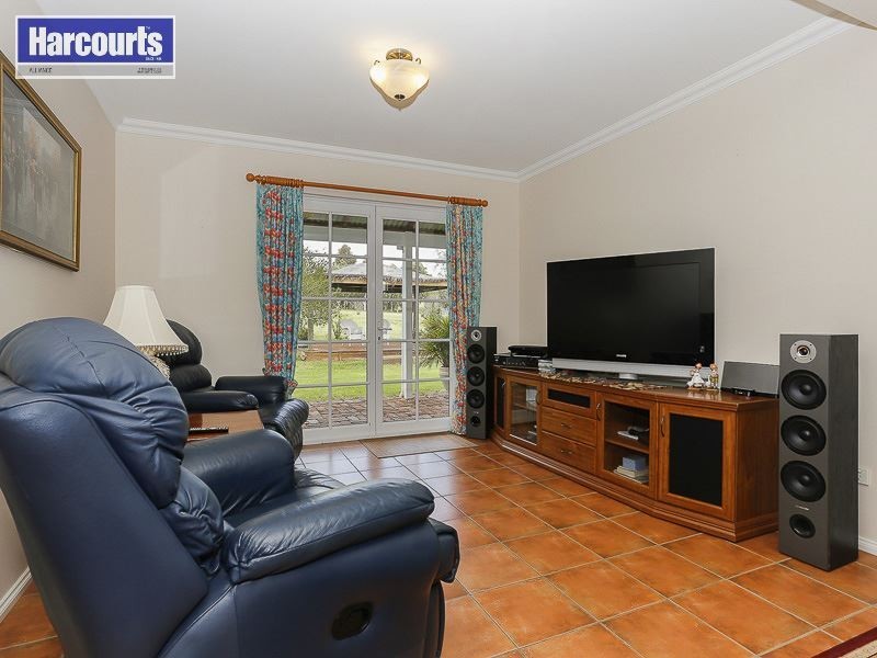 19 Sussex Bend, Lower Chittering WA 6084